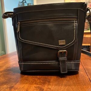 Elegant Black Faux Leather Crossbody Bag